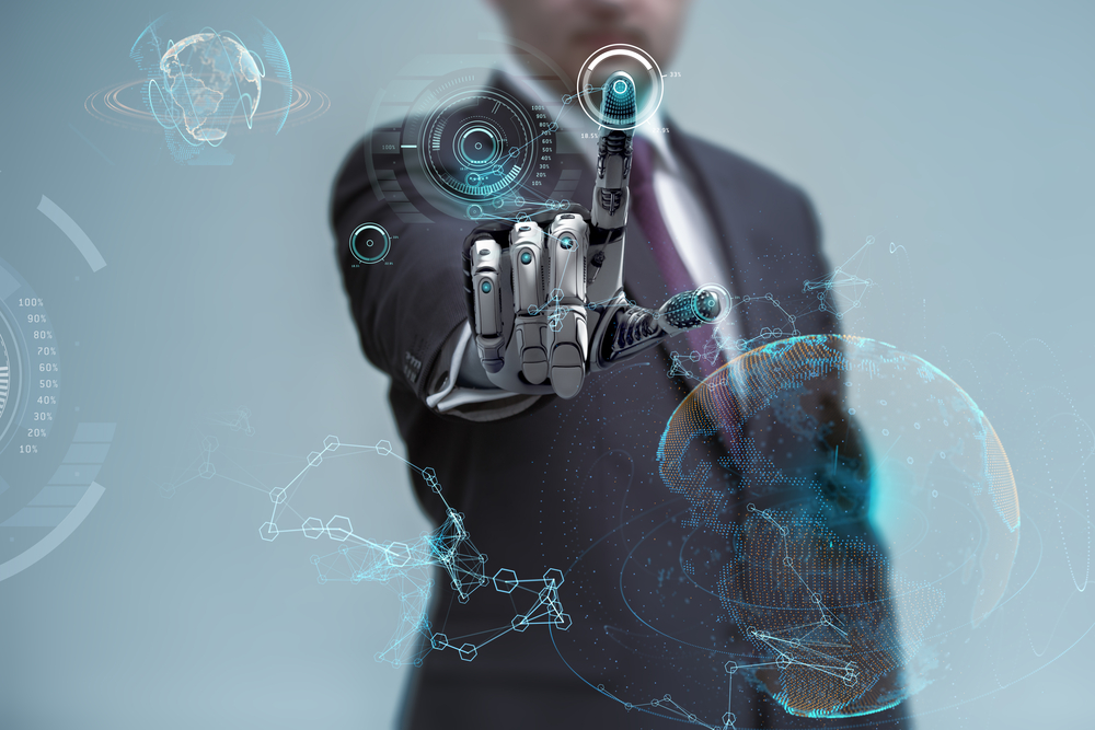 roboticka ruka a muz obleceny v obleku jako koncept budoucnosti technologii