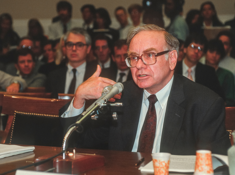 investicni legenda warren buffett pri konferenci