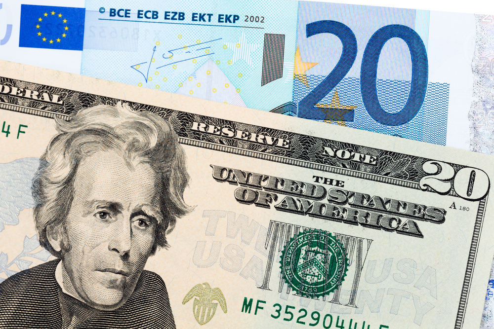 Dvacet dolarů vs. dvacet eur
