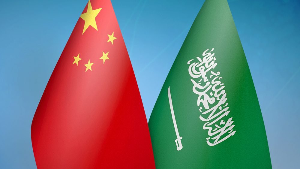Vlajky Číny a Saúdské Arábie, koncept spolupráce mezi zeměmi